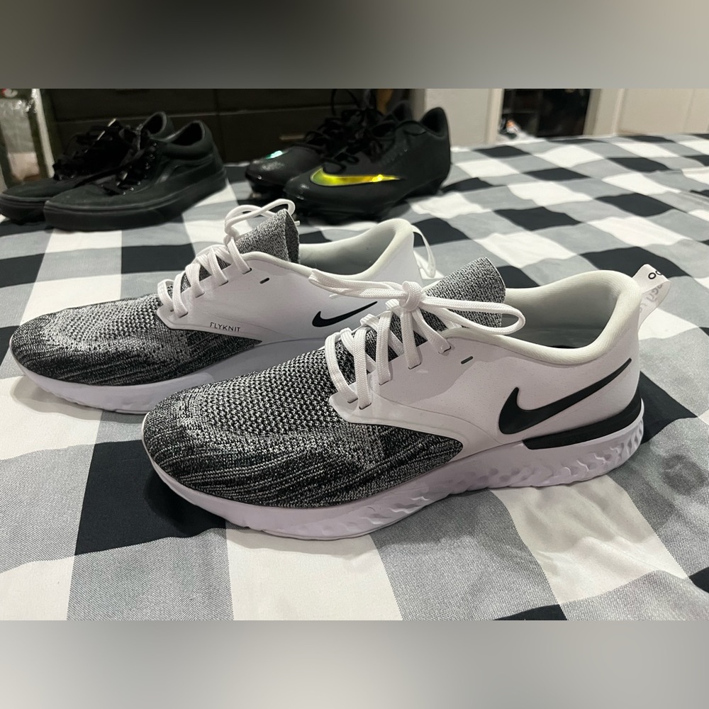 New Nike Flyknit Odyssey Running shoes Size 10.5
